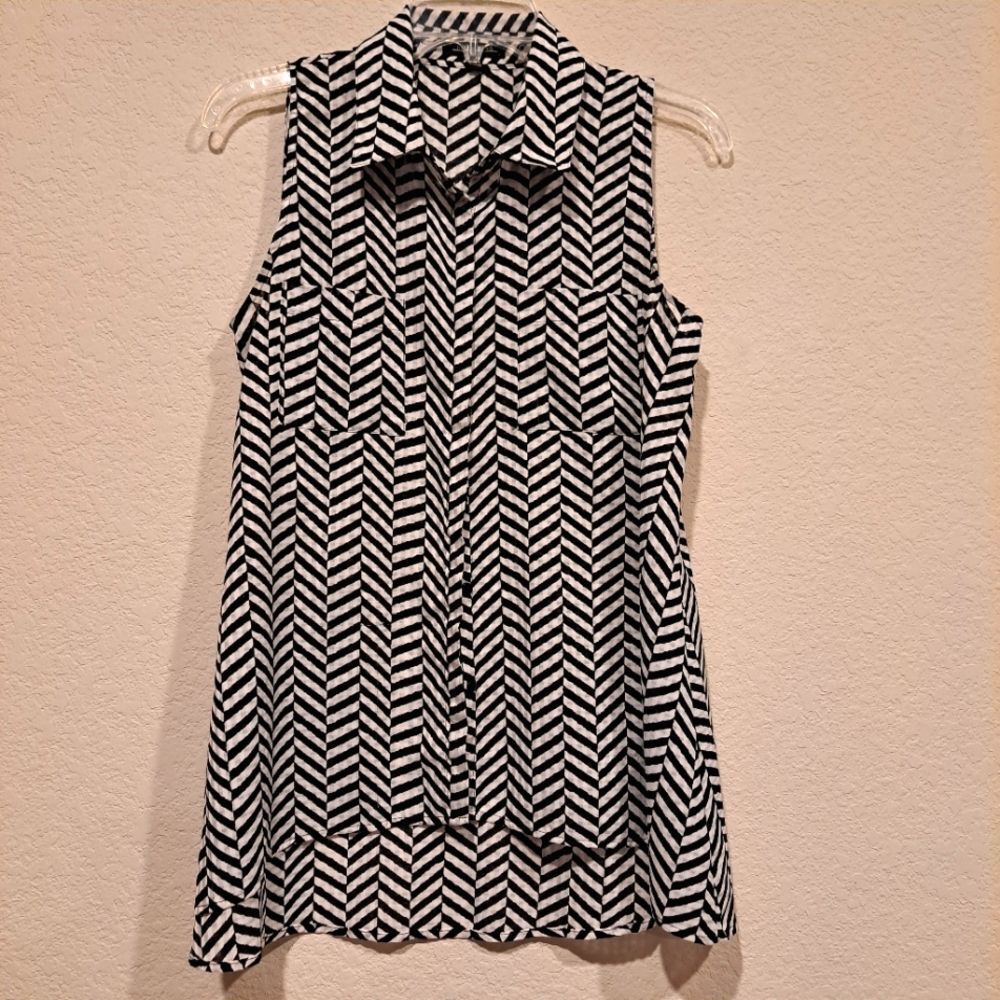 Notations sleeveless collared blouse black white chevron stripe lightweight sz S